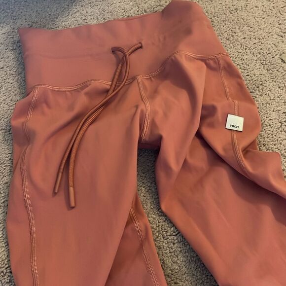 Vuori Daily Legging Size XS - Picture 10 of 10